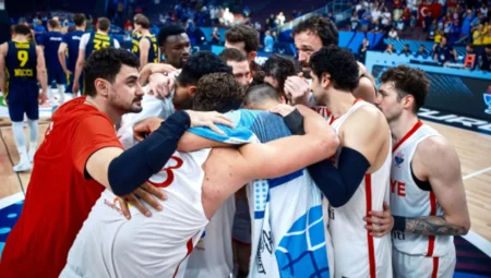 12 Dev Adam, çeyrek finalde Polonya ile karşılaşacak